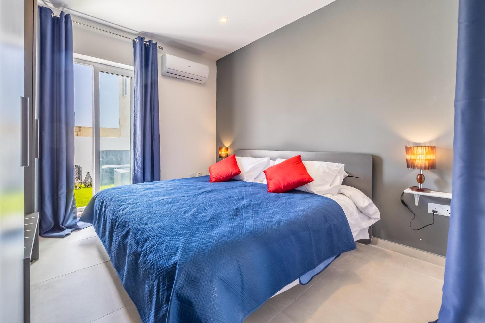 סליאמה Sleek & Stylish 2Br Accommodation With Large Private Terrace - Close To Saint Julian'S & Tigne Shopping Mall מראה חיצוני תמונה