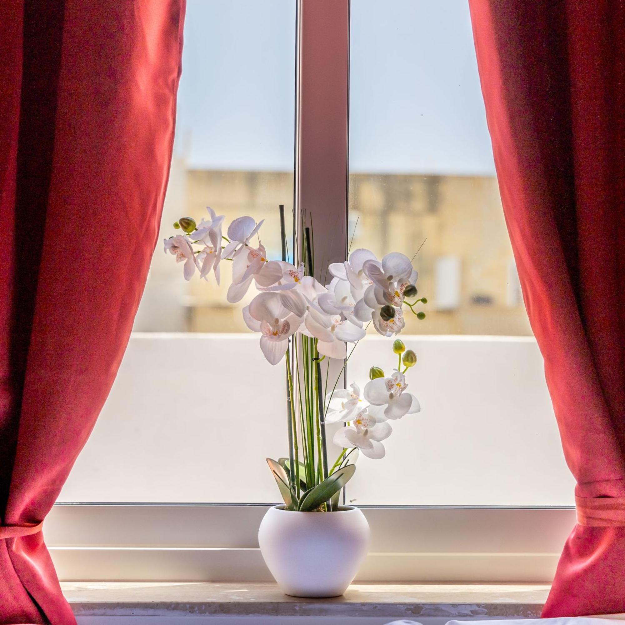 סליאמה Sleek & Stylish 2Br Accommodation With Large Private Terrace - Close To Saint Julian'S & Tigne Shopping Mall מראה חיצוני תמונה